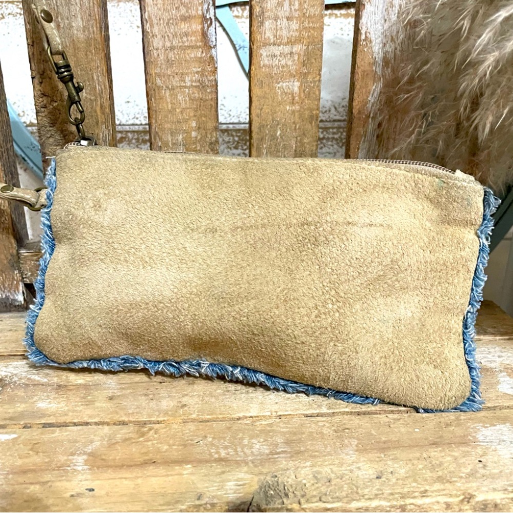 Wilsons Genuine Leather Suede Zipper Pouch Wristlet NWD! - Picture 3 of 4